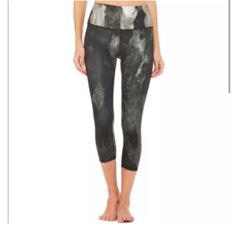 Alo Yoga Airbrush Canyon Capri
Multicolor Leggings Camo Size XS